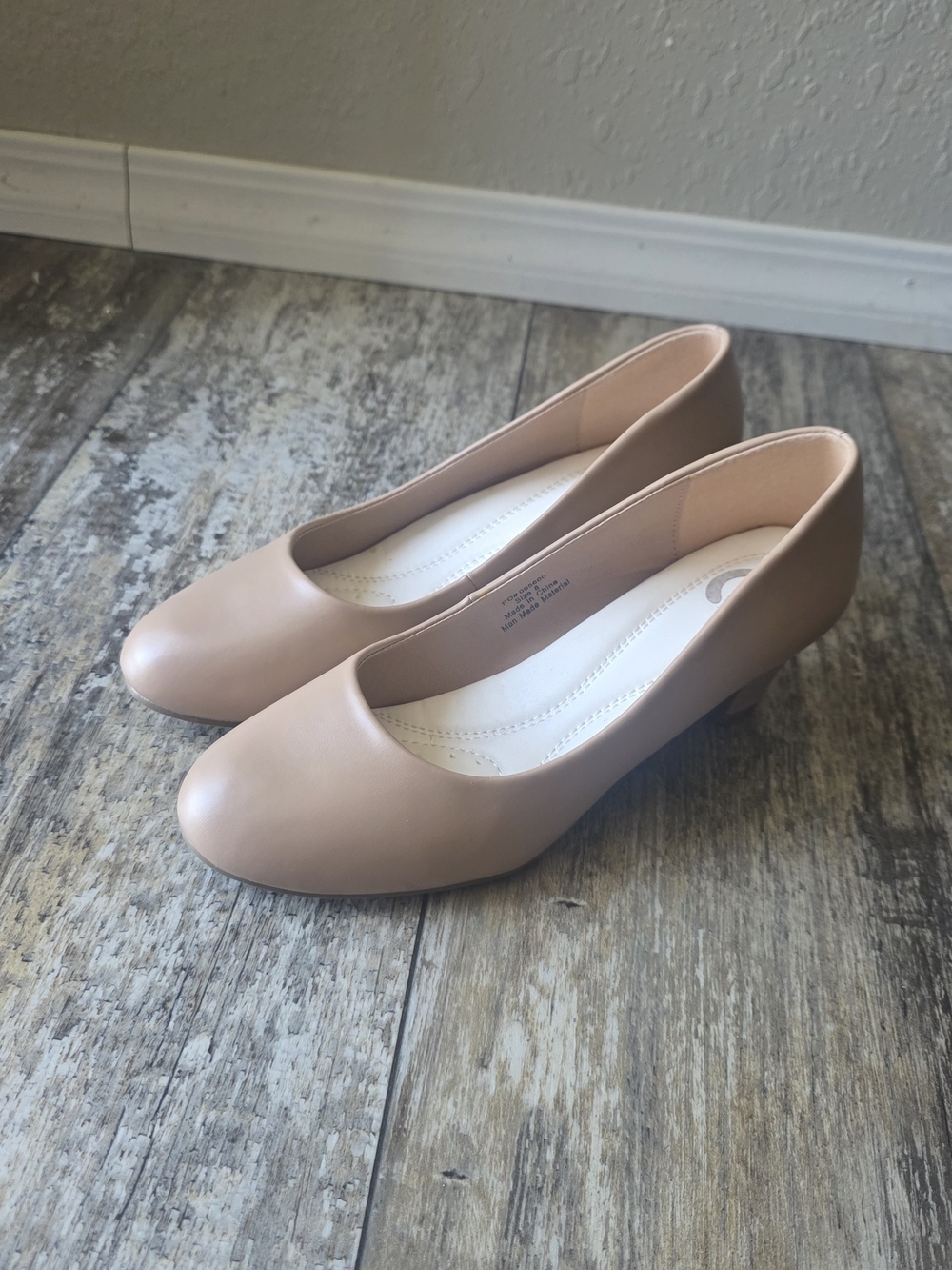 Classic Rounded Toe Low Heel Pumps in Biege Nude